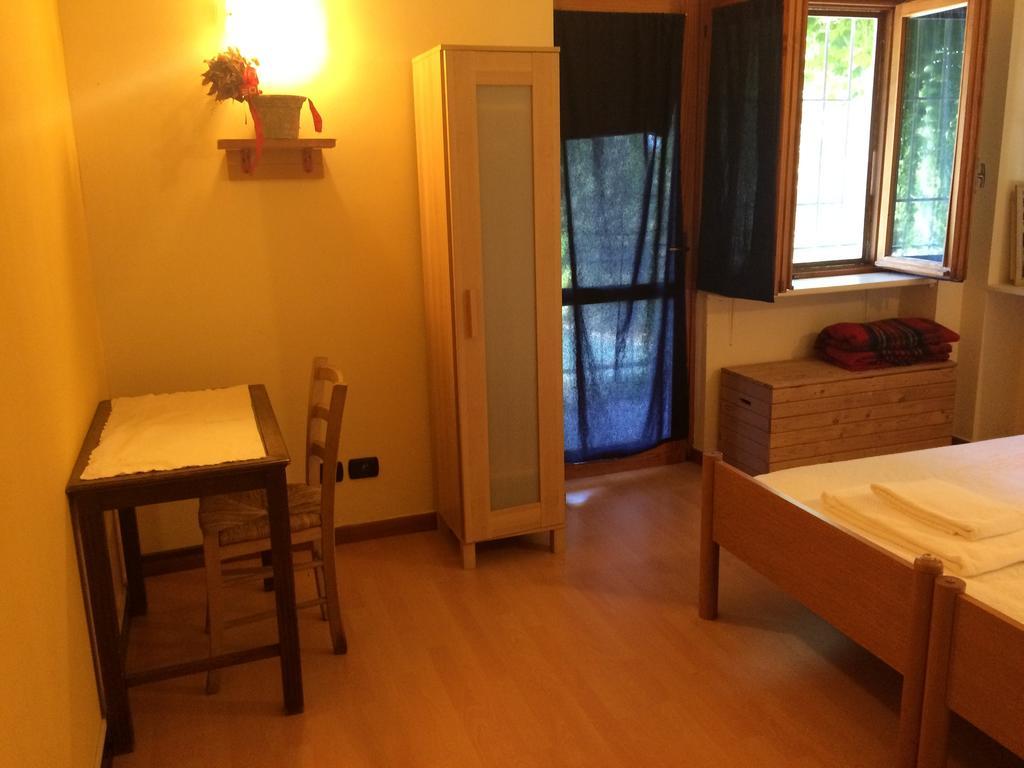 Fattoria Sequoia Bed and Breakfast Castagneto Po Rum bild